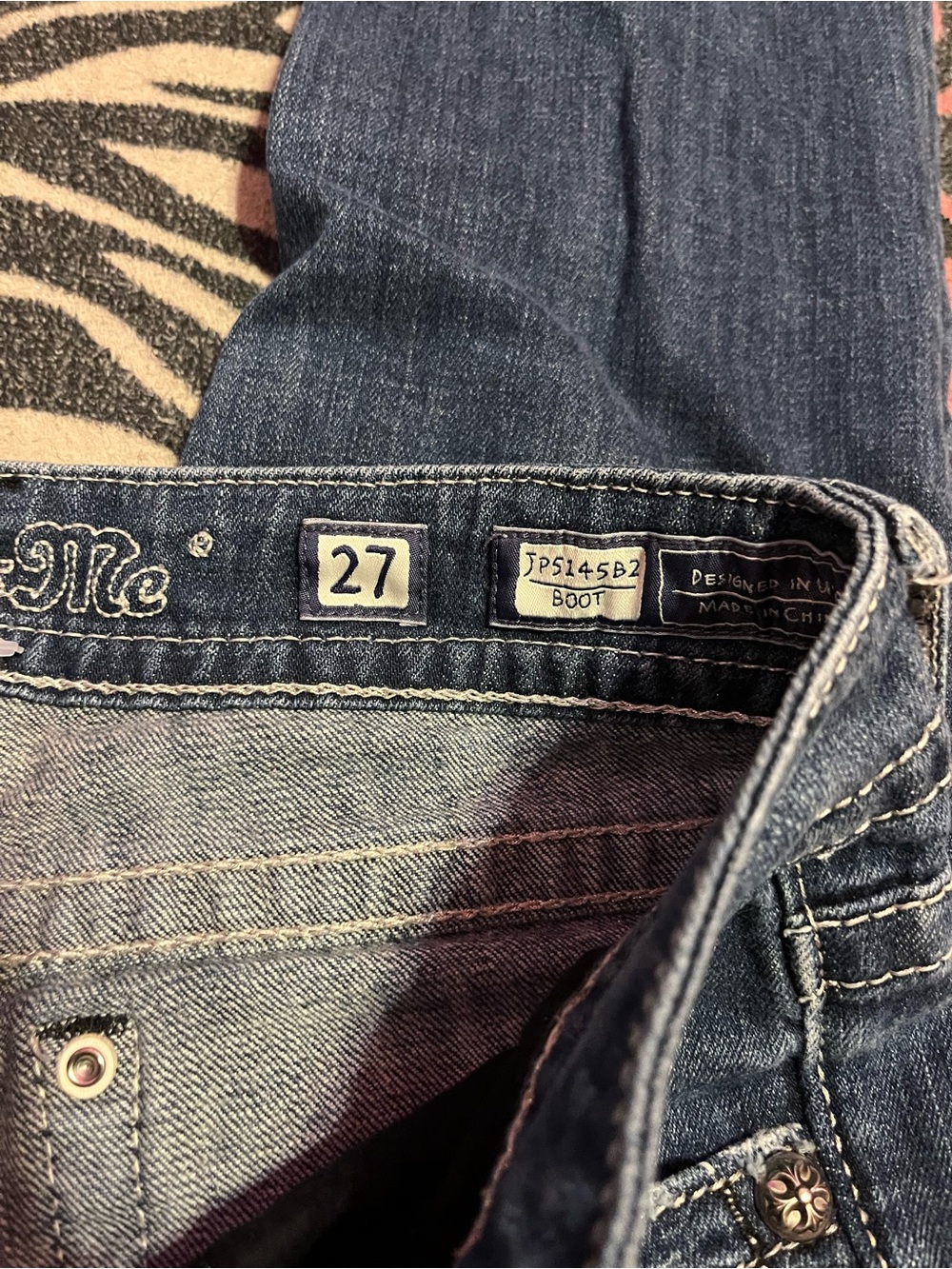 Miss Me jeans fleur-de-lis embroidery bootcut low rise jeans - Picture 4 of 8
